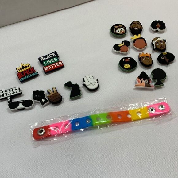 Multicolor Bracelet with 19 pc pop on decor- can also be used on Crocs shoes - Picture 4 of 6